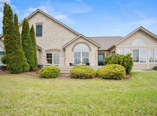 2760B Canterbury Cir, Port Clinton, OH 43452