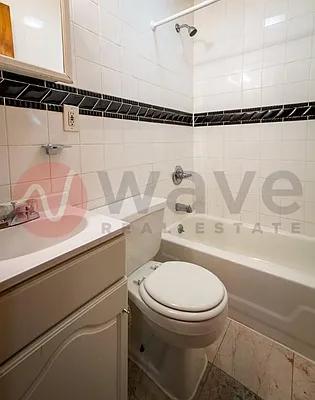 Rented by Wave Real Estate Group | media 7
