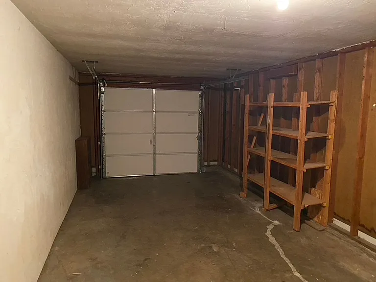 2 bed 1.5 bath Gateway area duplex — Photo 9
