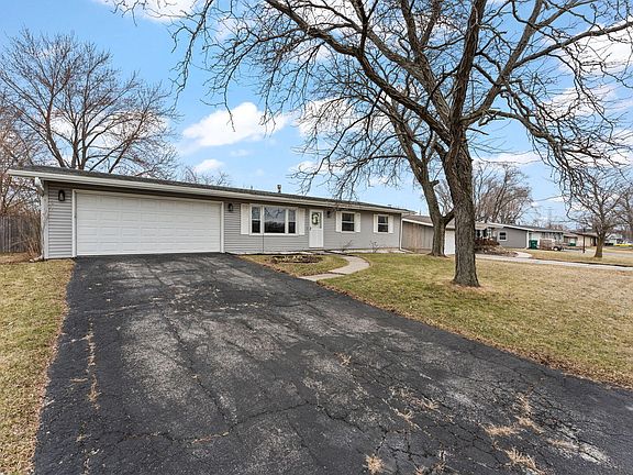 3rd image of 415 Sequoia Dr