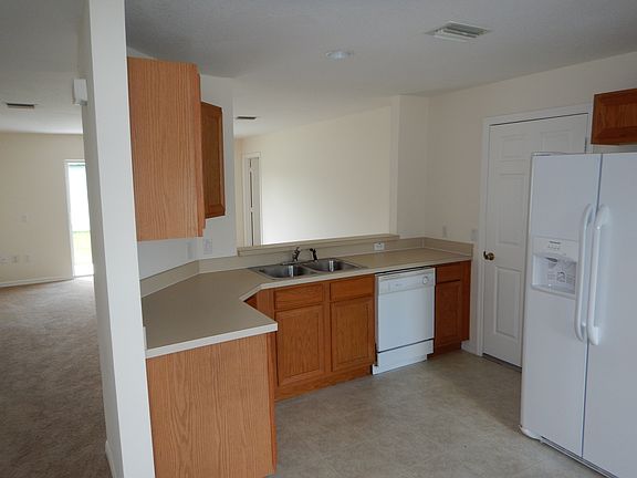 3rd image of 621 Camel Ln