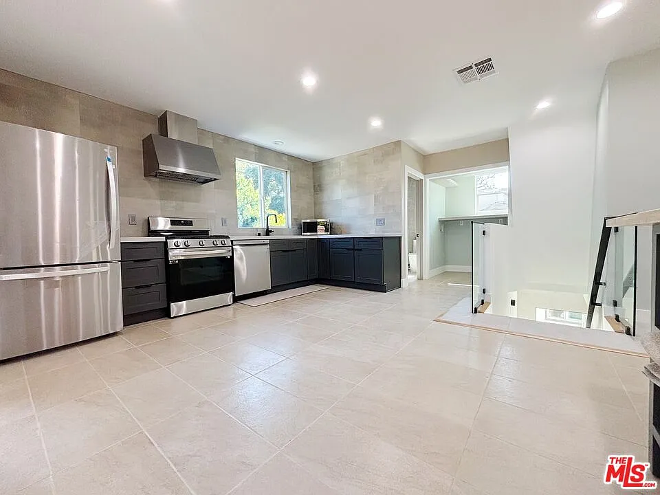 4 bed, 3.0 bath, 1500 sqft, $4,950 — Photo 2