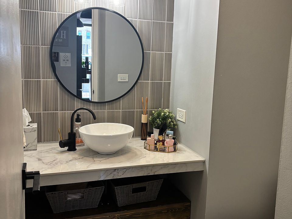 1st image of 5100 N Marine Dr APT 4L