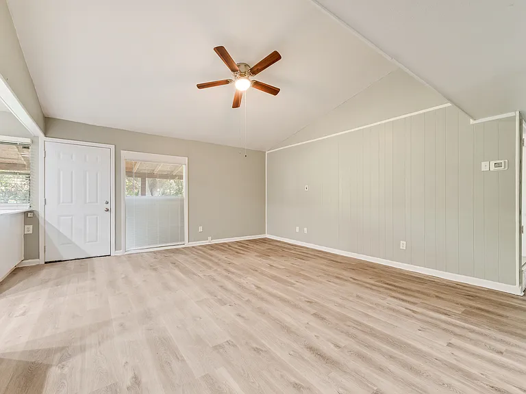 5010 Wildbriar Dr — Photo 5
