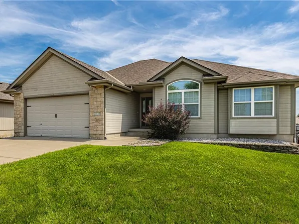 2105 NW Sycamore Ln, Grain Valley, MO 64029