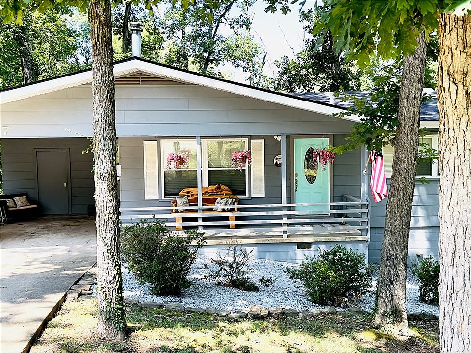 1st image of 7 Daggett Ln