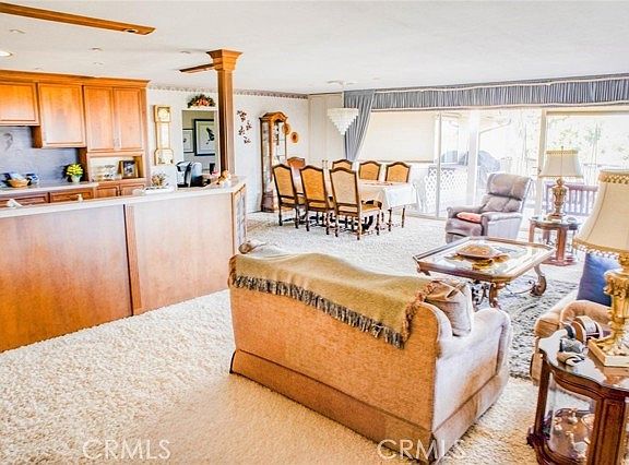 5th image of 730 Saint James Pl
