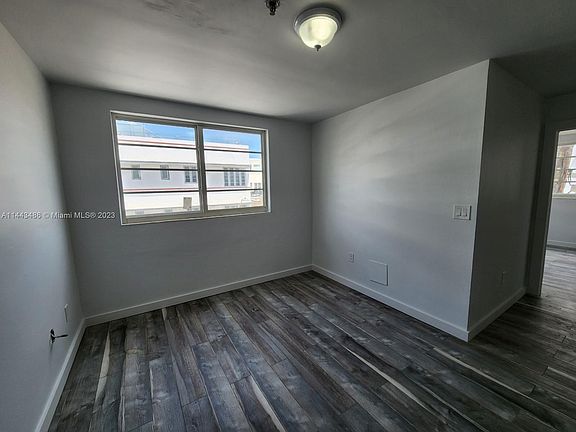 5th image of 865 Collins Ave APT 308