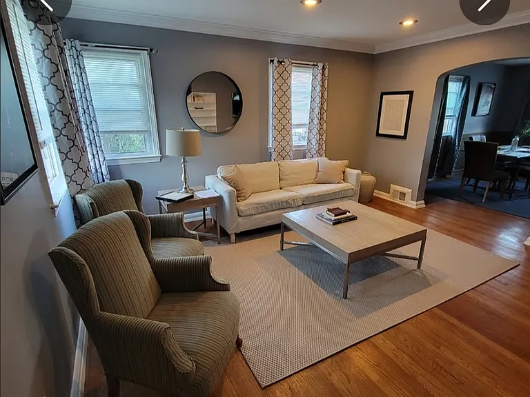 5921 Fenwick Ave — Photo 1
