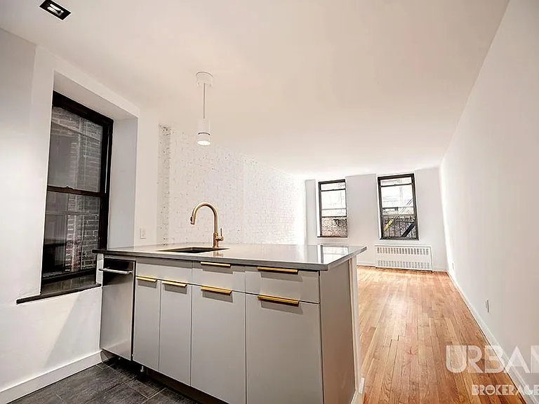 35 Grove St #5A — Photo 1