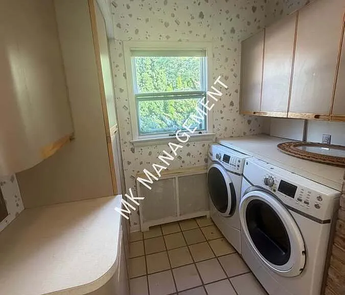 571 Charles Ave — Photo 5