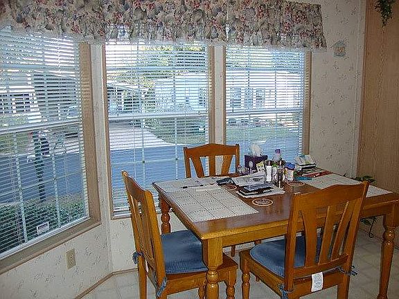 4th image of 415 Kingslake Dr
