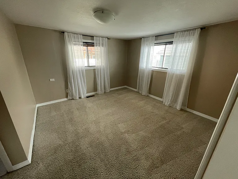 102 S Pearl St — Photo 11