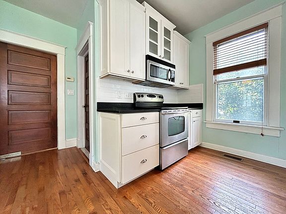 5th image of 3110 Luxembourg Ave