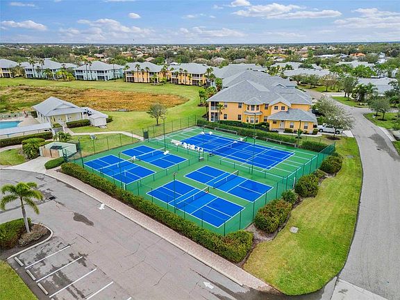 4th image of 2121 Heron Lake Dr Unit 301