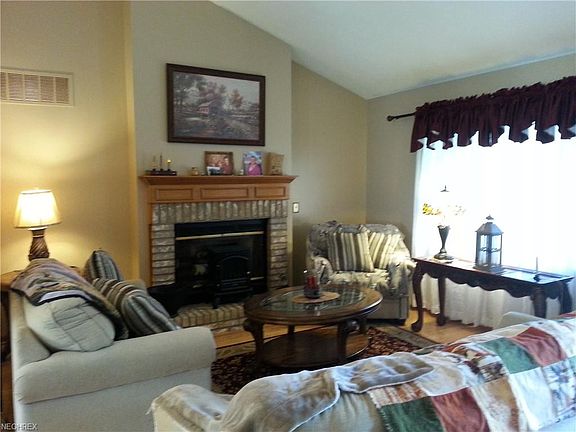 3rd image of 392 Arbor Ct