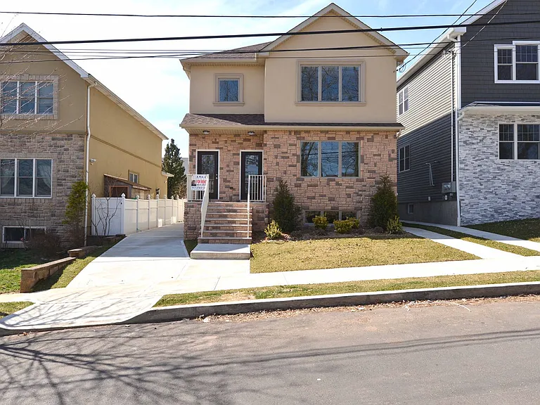 36 Dorothea Pl #1 — Photo 1