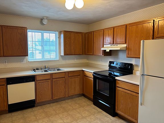 2nd image of 117 Lauren Cir #6