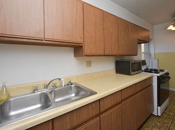 4th image of 3615 N Paulina St APT 2C