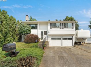 19431 NE Holladay St, Portland, OR