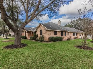 1412 Mockingbird Bnd, Sealy, TX 77474