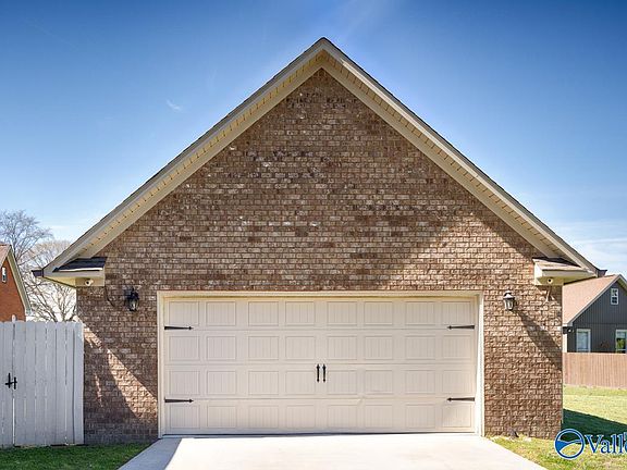3rd image of 49 Dorchester Cir
