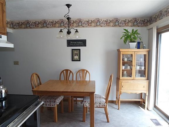 3rd image of 34120 Victor Dr