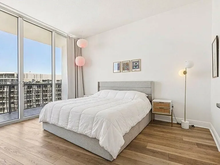 1750 N Bayshore Dr #5611 — Photo 4