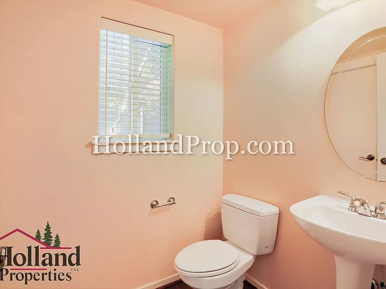 770 NE 72nd Ave — Photo 12