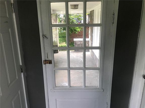 3rd image of 1134 E Hoefgen St