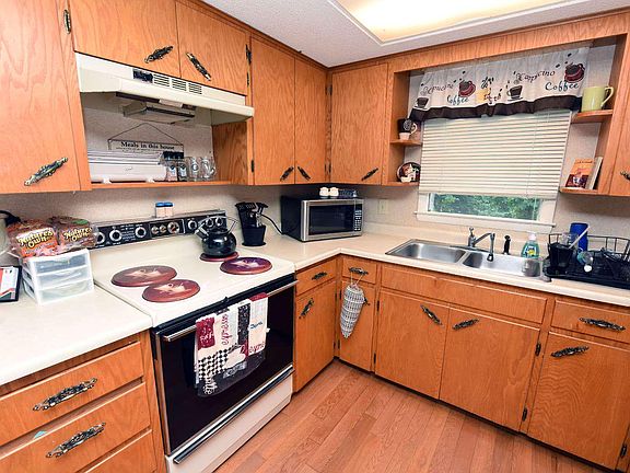 4th image of 456 Lillian Dr