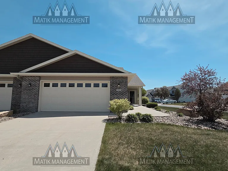 2581 Hawk Ridge Ct SE — Photo 1
