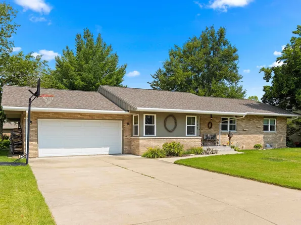 132 N Indiana Ave, Morton, IL 61550