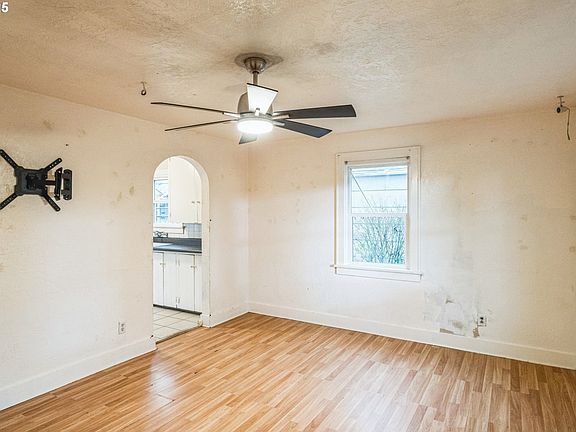 5th image of 1925 Liberty St NE