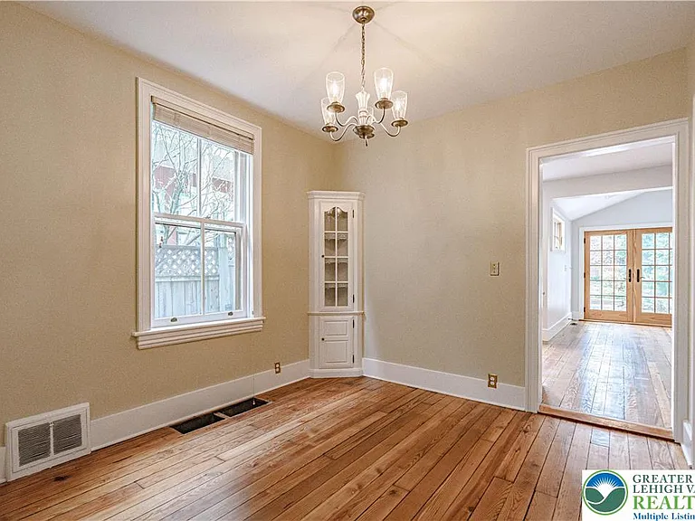239 E Church St — Photo 9