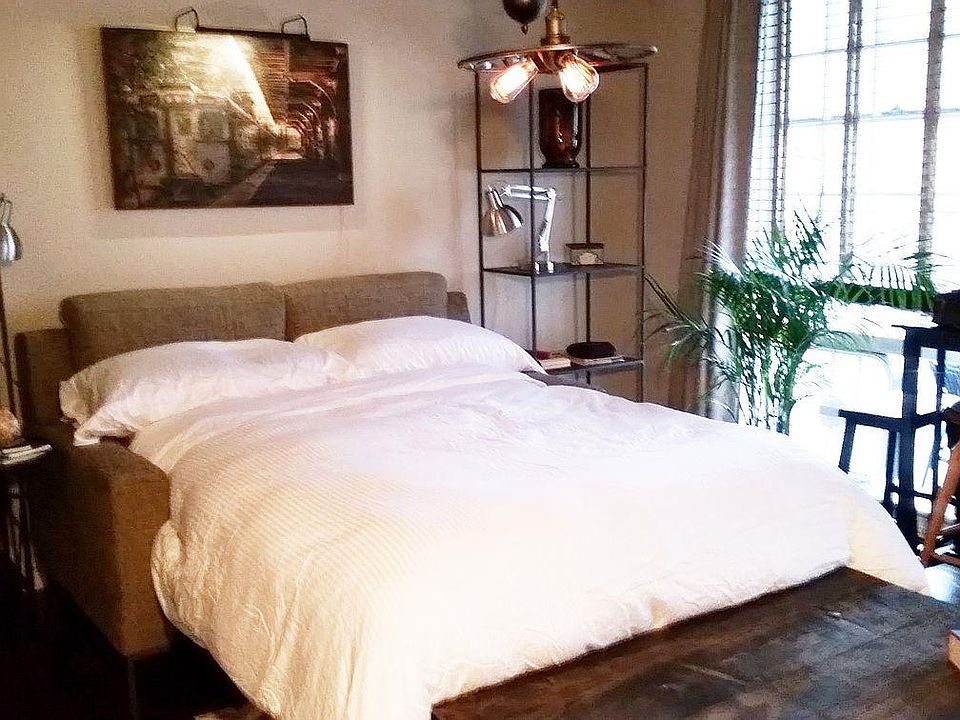 Queen size bed