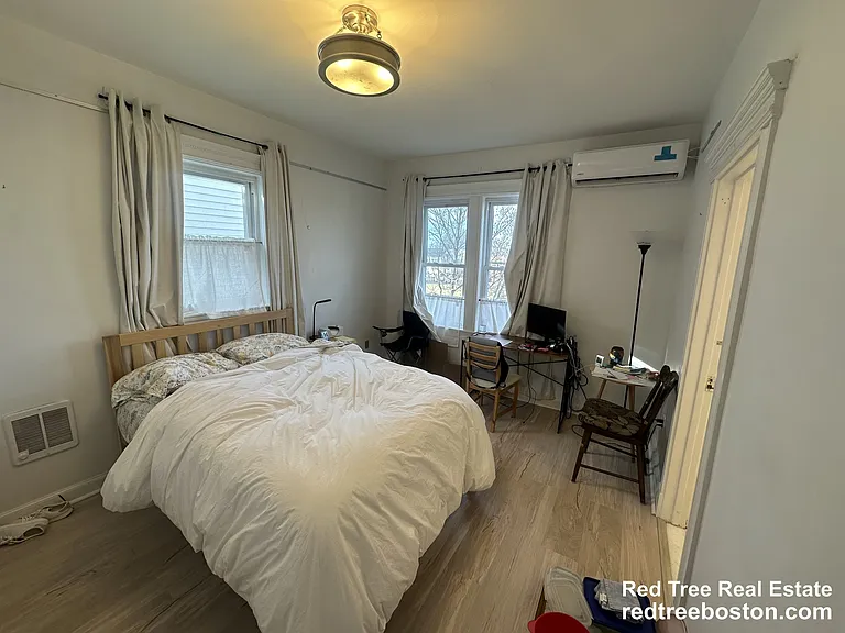 229 Harvard St #6 — Photo 8