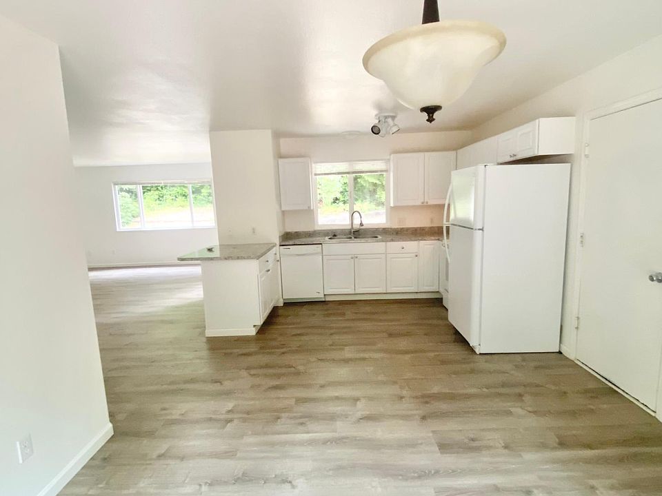 1st image of 220 Marie Ln