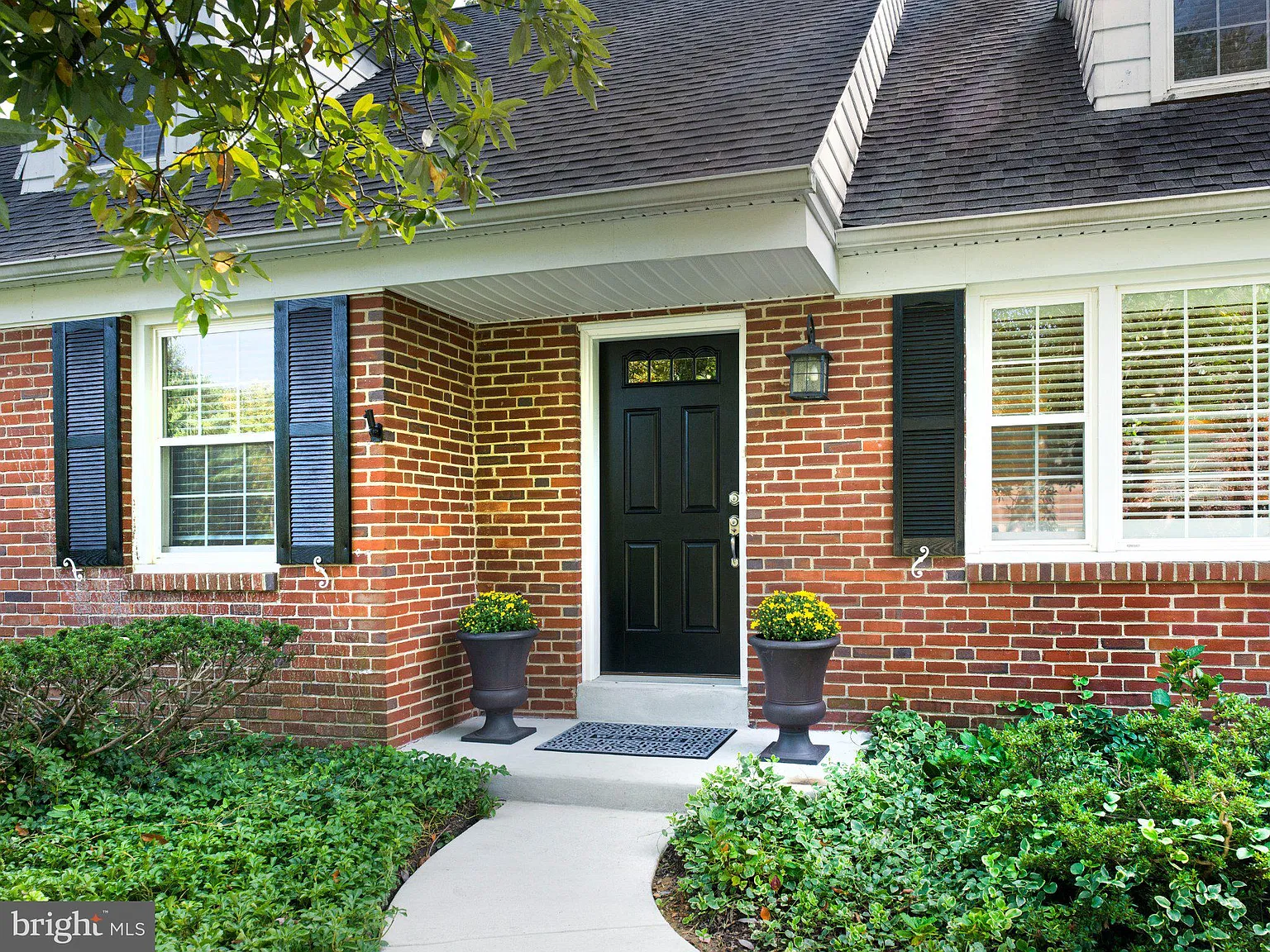 3 bed, 3.5 bath, 1840 sqft, $5,000 — Photo 2