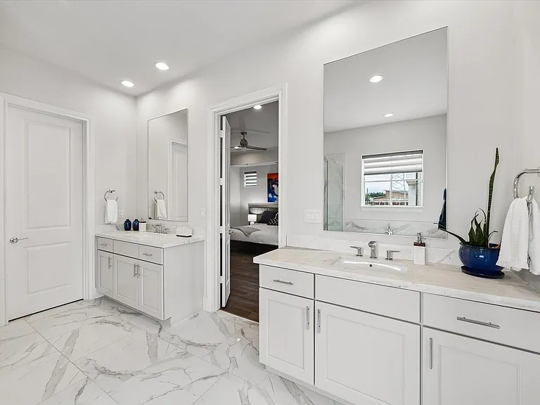 8741 Park Kolbe Ln — Photo 19