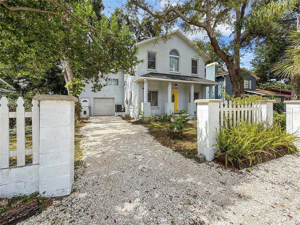 3 bed, 3.0 bath, 2180 sqft, $2,400 — Photo 2