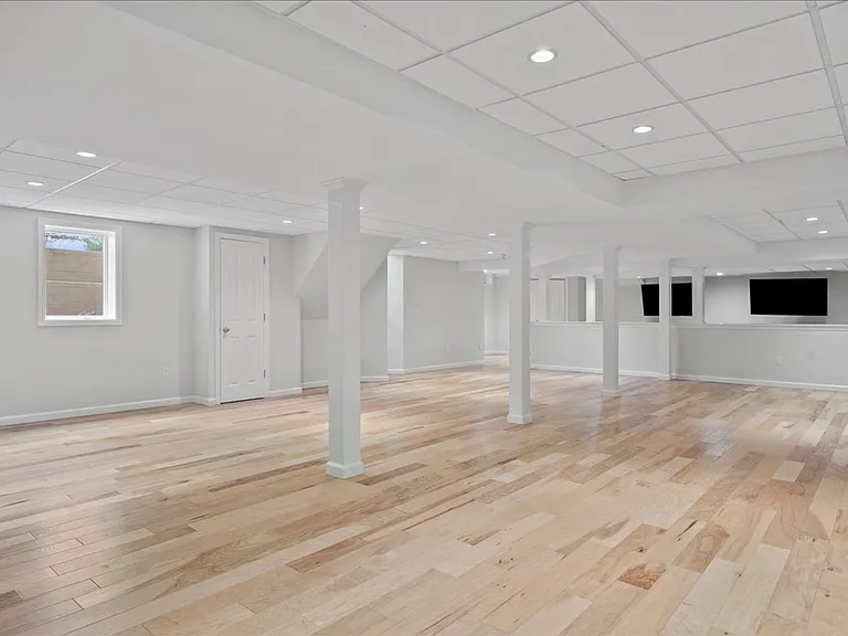745 Iris Ct — Photo 28