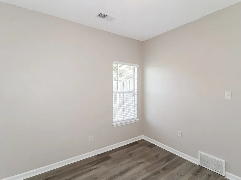 185 Village Dr — Photo 13