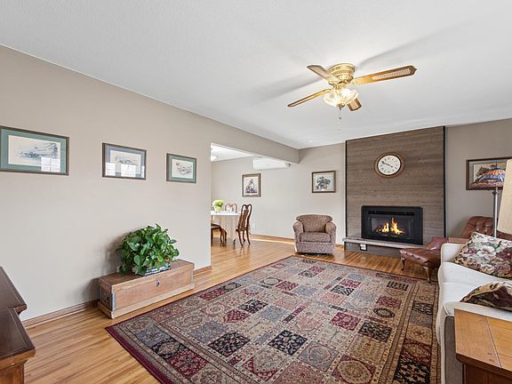 3rd image of 11625 Ravoux Ave