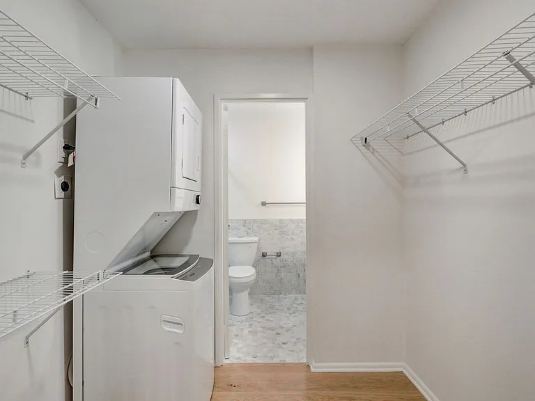 Franklin House Apartments — Photo 9