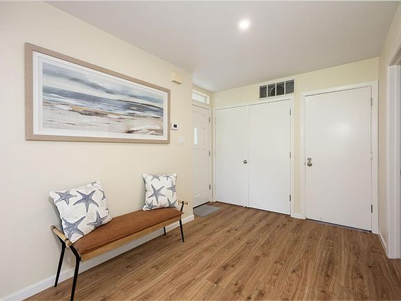 4th image of 12 Bayhill Pl