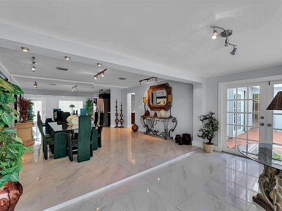 3rd image of 2316 NE 6th Avenue