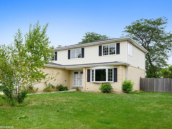 2nd image of 3858 La Fontaine Ln