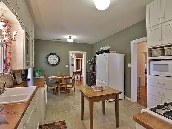 3rd image of 1326 Highland Ave