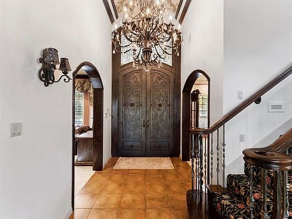 5th image of 404 Forest River Ct